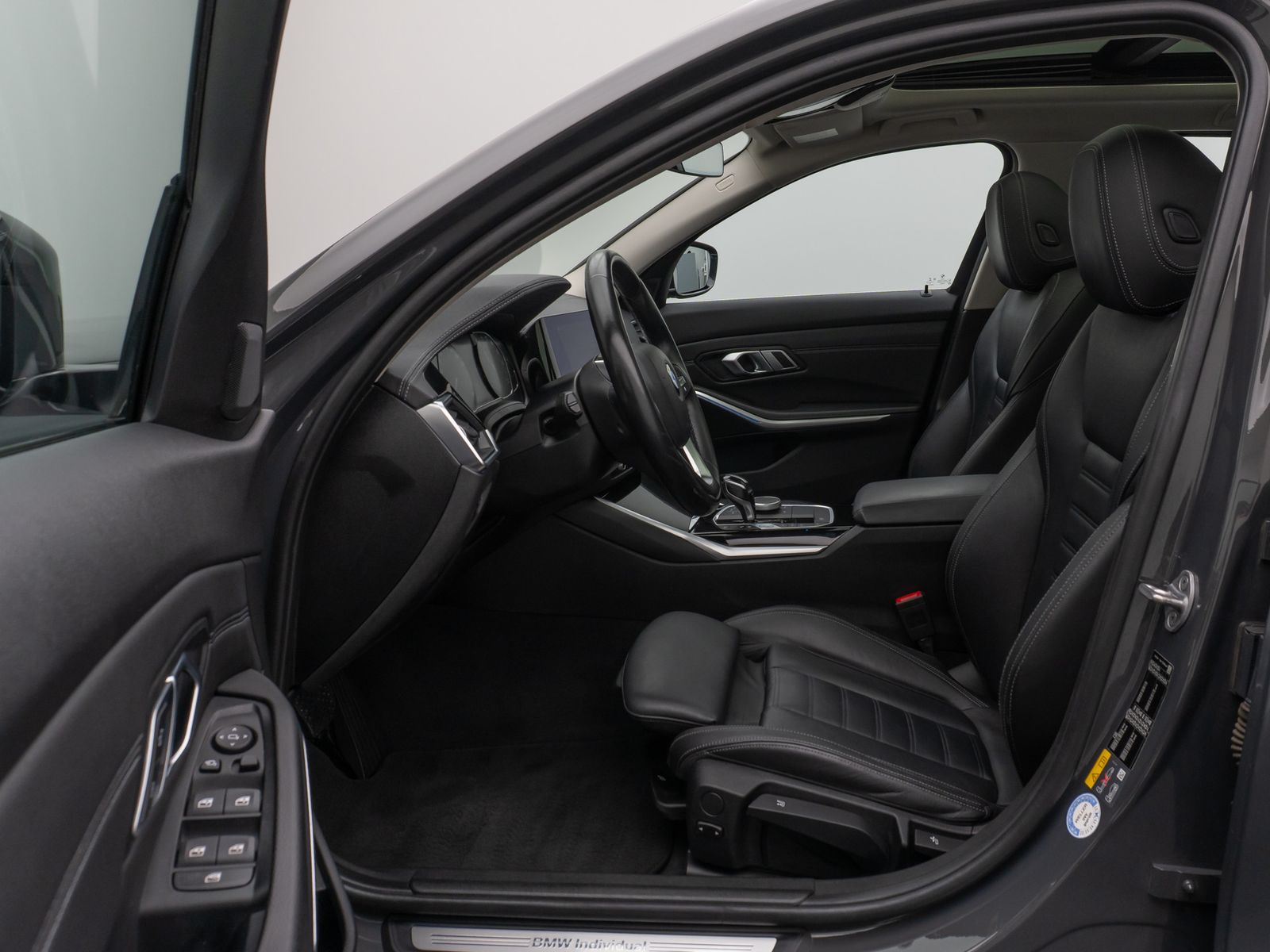 Fahrzeugabbildung BMW 330e Luxury Line Kamera Pano HUD HiFi Individual