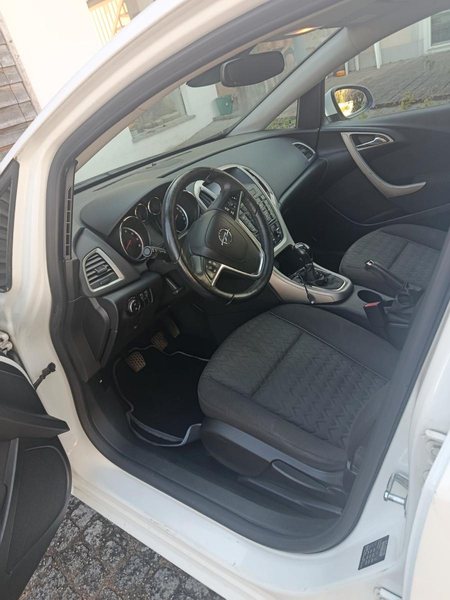 Opel Astra 2013 — photo 5