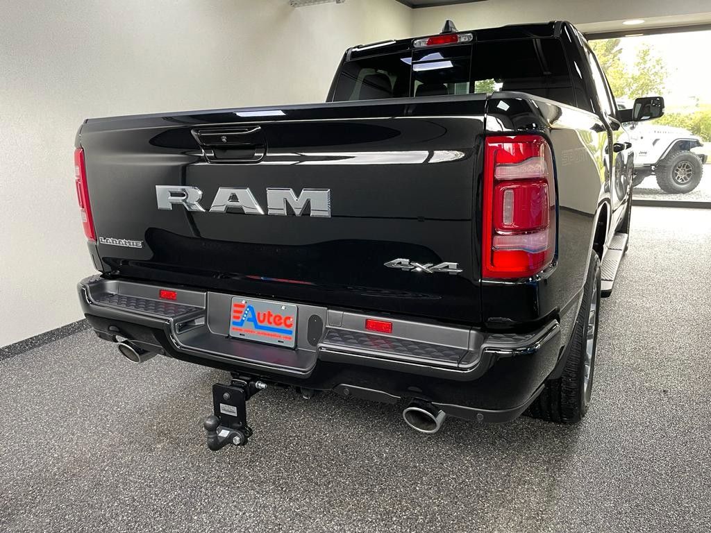 Fahrzeugabbildung Dodge LARAMIE CREW CAB SPORT  12"  HEMI 4x4