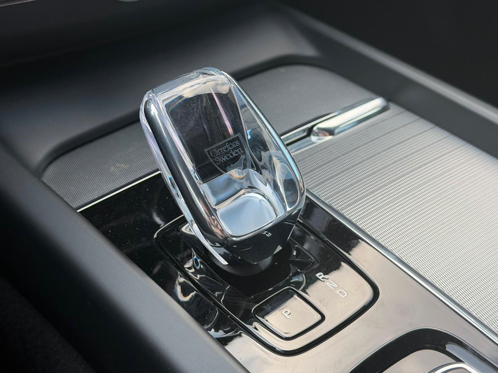 Fahrzeugabbildung Volvo XC60 B4D AWD Plus Dark*STDHZG*360°ACC