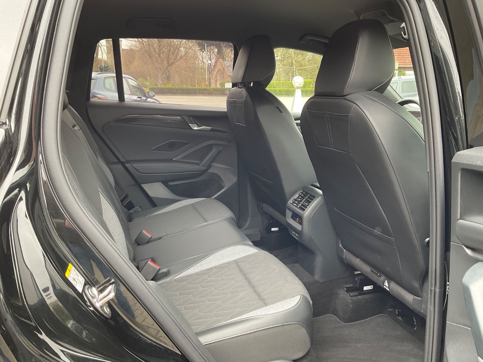 Fahrzeugabbildung Volkswagen Tiguan 1.5 eTSI DSG GOAL,AHK,Kamera,Navi,ACC