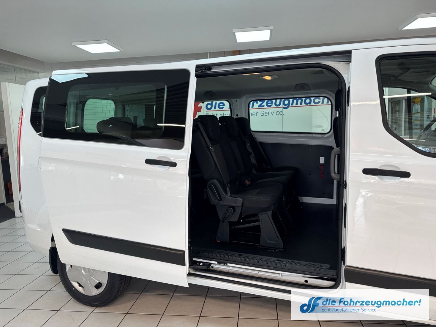 Fahrzeugabbildung Ford Transit Custom Dyn. Kurvenlicht DAB Notbremsass.