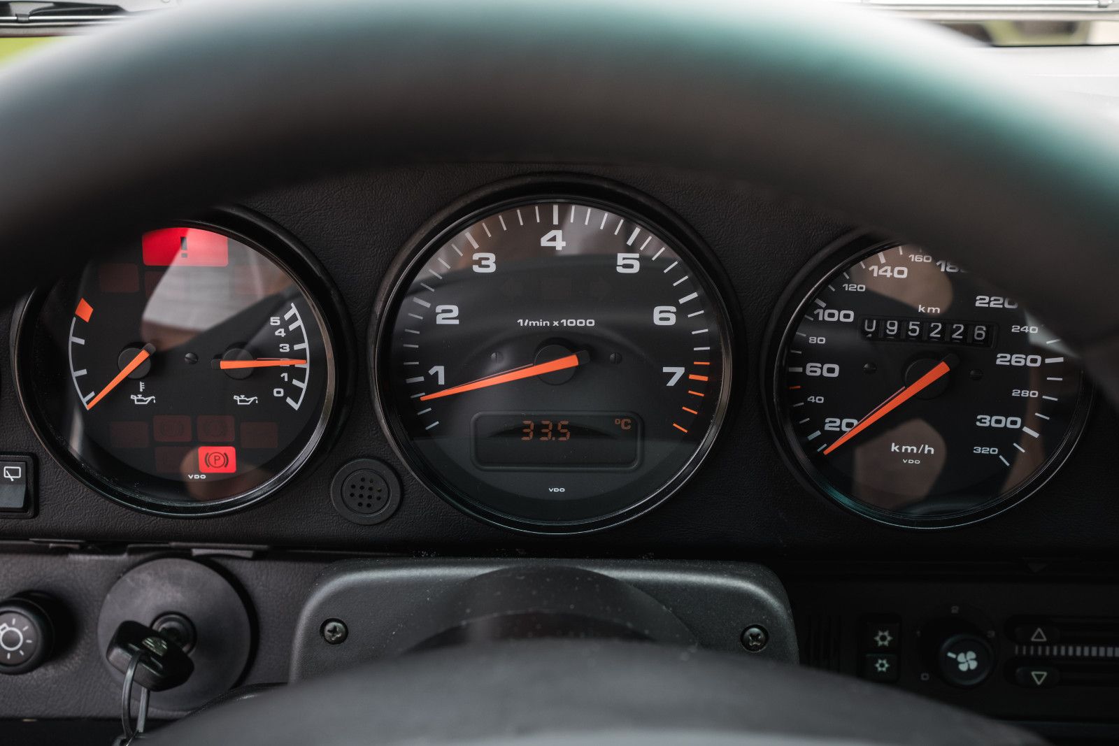 Fahrzeugabbildung Porsche 964 WTL Coupe-Lotec Biturbo-APCarDesign checked!