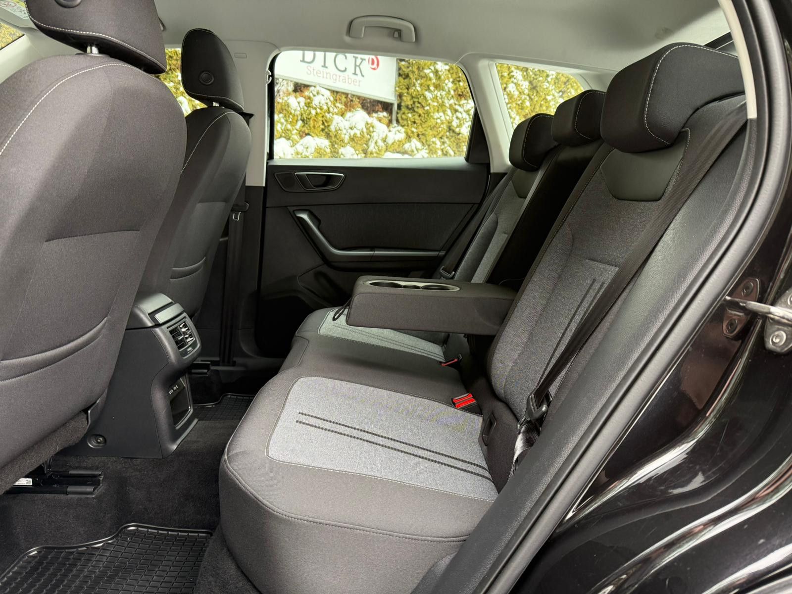 Fahrzeugabbildung SEAT Ateca 2.0 TDI Style LED+NAVI+AHK+AMBI+DAB+TEMPO+