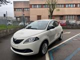 Lancia LANCIA Ypsilon 1.0 FireFly 5 porte Hybrid Silver - Lancia Ypsilon Silver mit Hybrid-Antrieb (Benzin/Elektro)