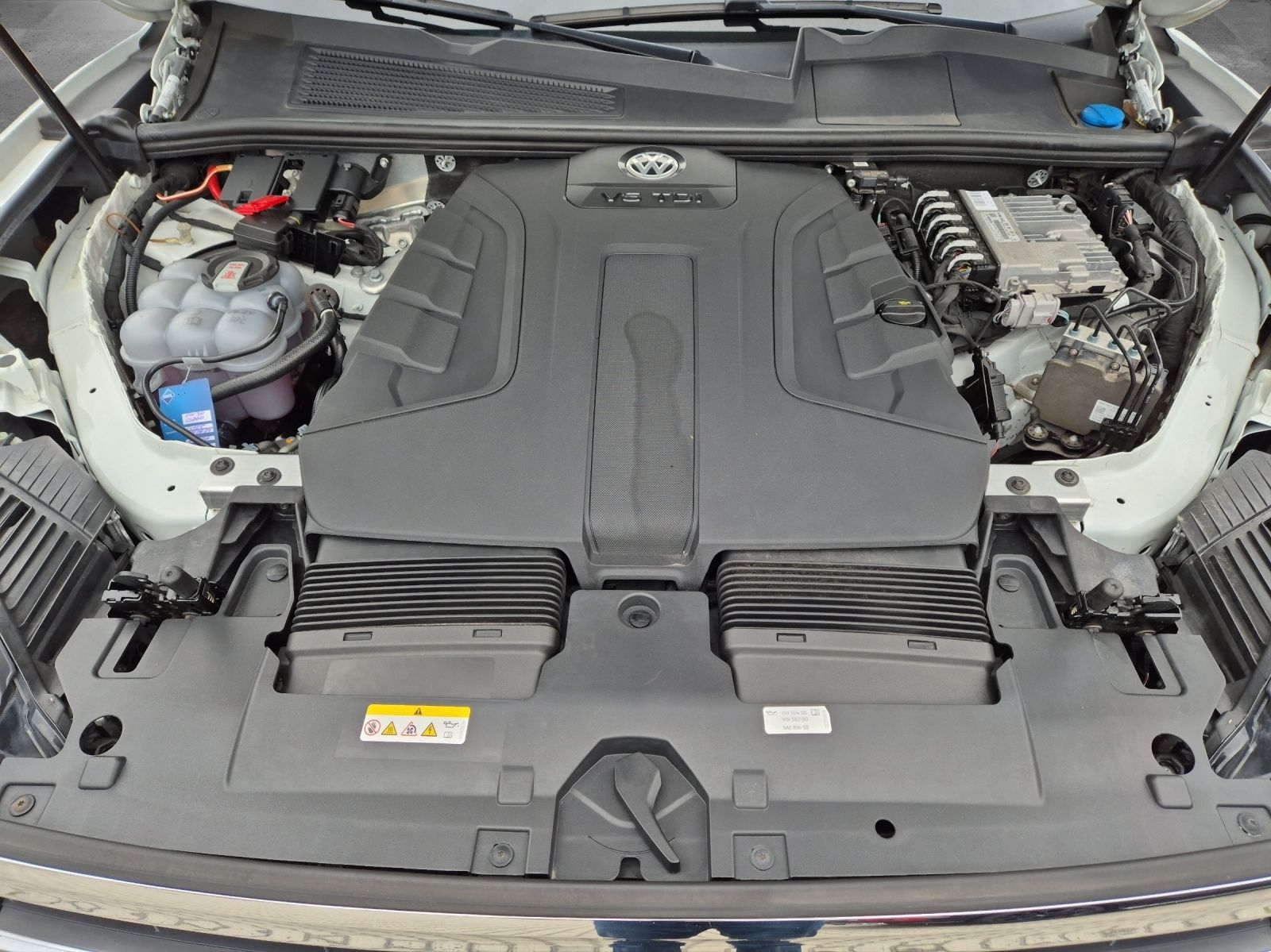 Fahrzeugabbildung Volkswagen Touareg TDI R-Line 4M Matrix Luft Navi Pano Lede