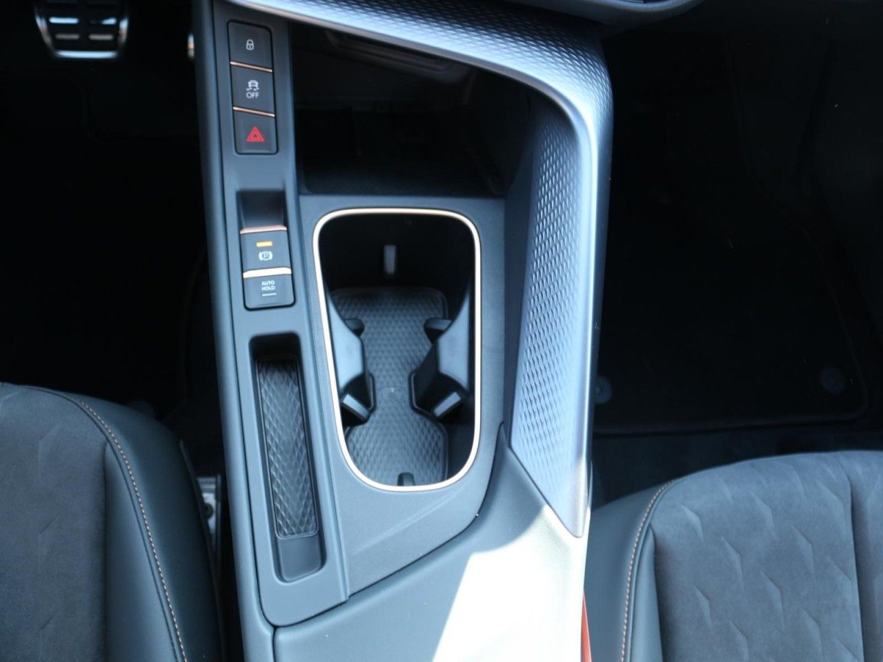 Fahrzeugabbildung CUPRA Terramar VZ 2.0 TSI DSG 4Drive