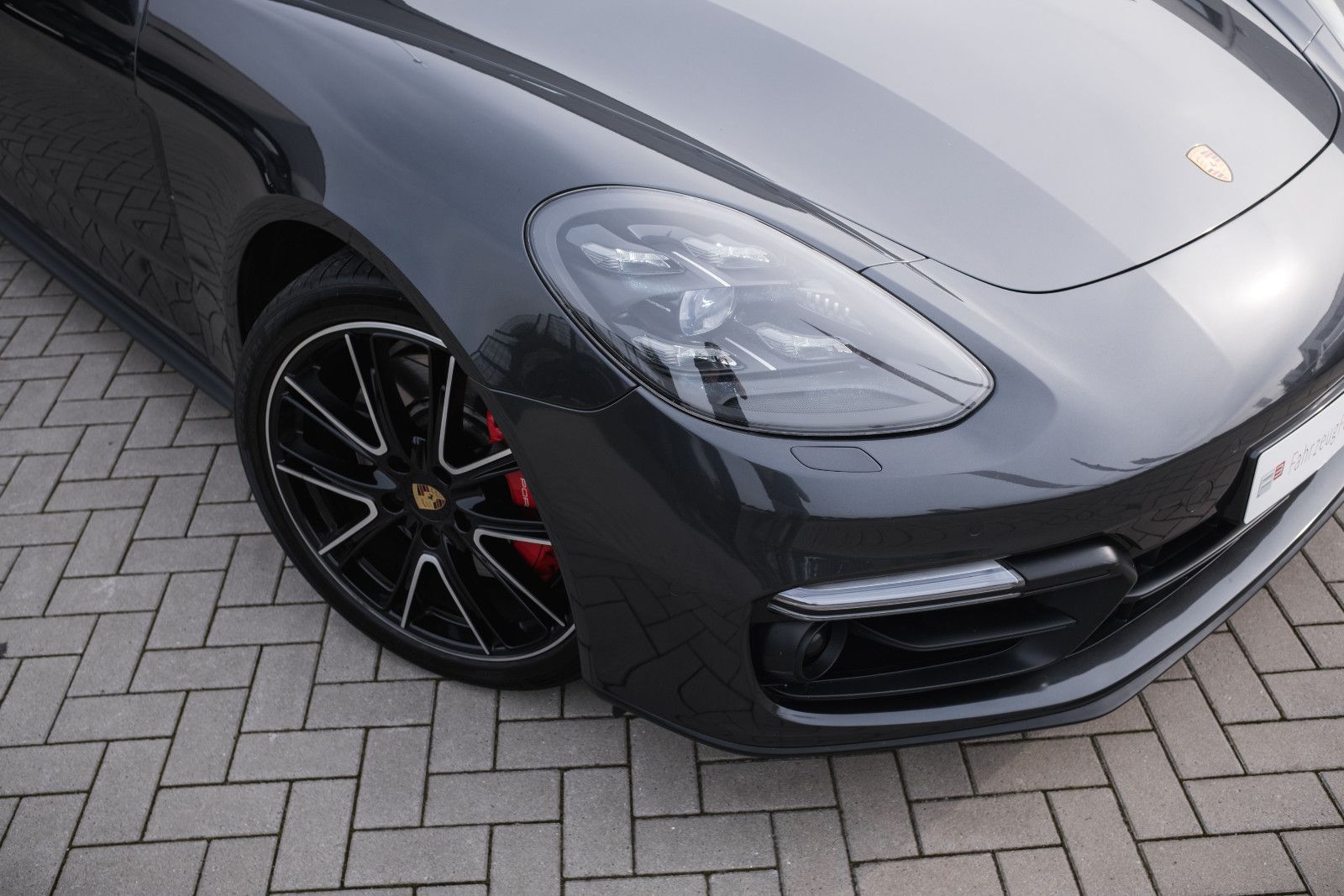 Fahrzeugabbildung Porsche Panamera Sport Turismo GTS-BOSE-Approved