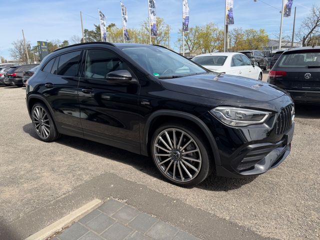 MERCEDES-BENZ GLA 35 AMG 4Matic *Night Paket*