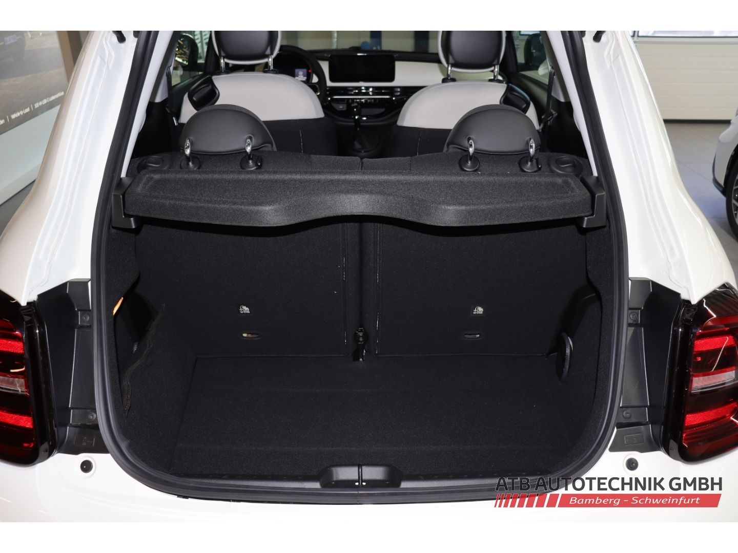 Fahrzeugabbildung Fiat 500 ICON + Komfortpaket Hybrid 1.0l PDC Rückfahr
