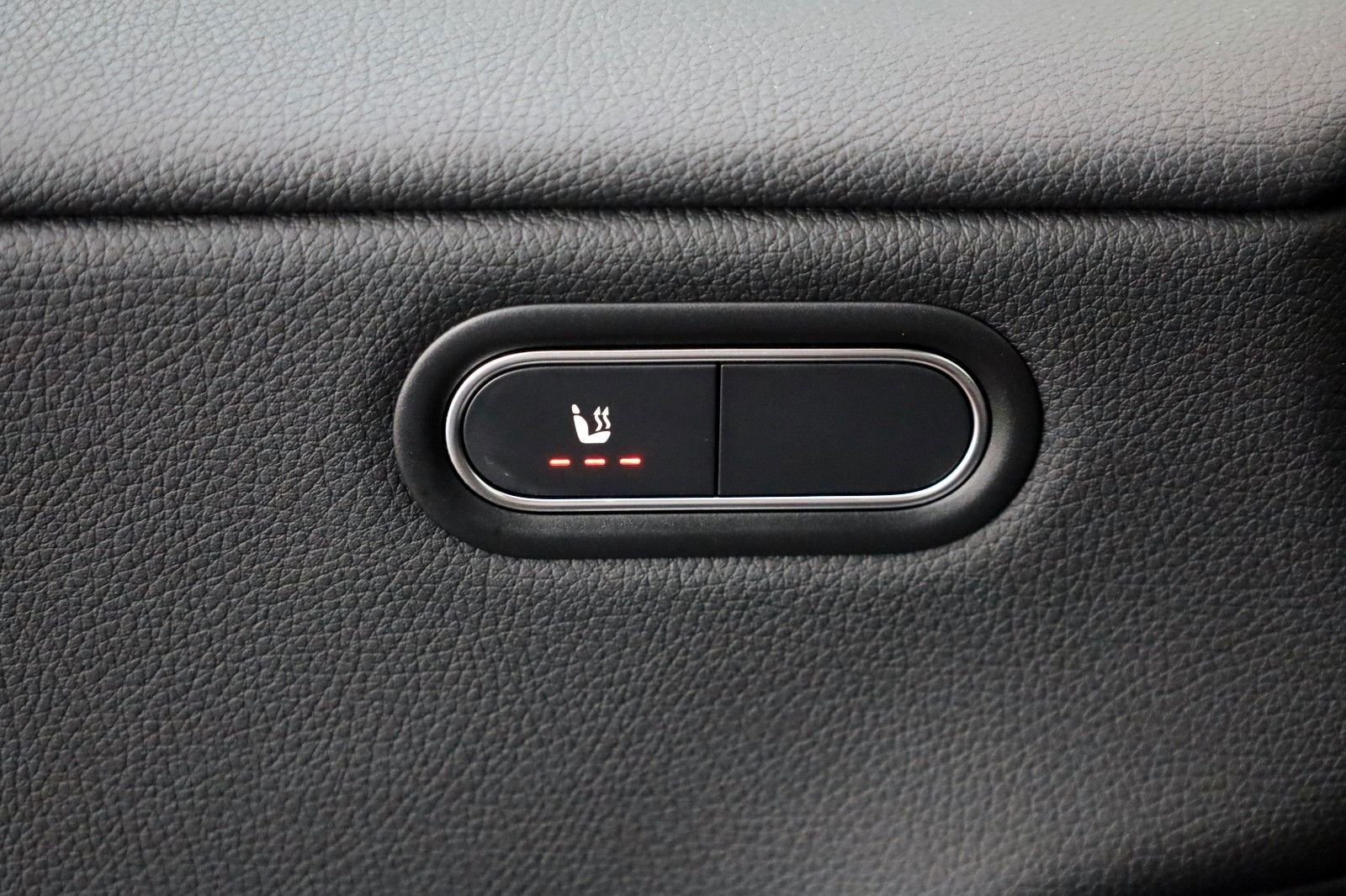 Fahrzeugabbildung Mercedes-Benz CLA 200 d, Navi, SH, Carplay, Kamera, Widescreen