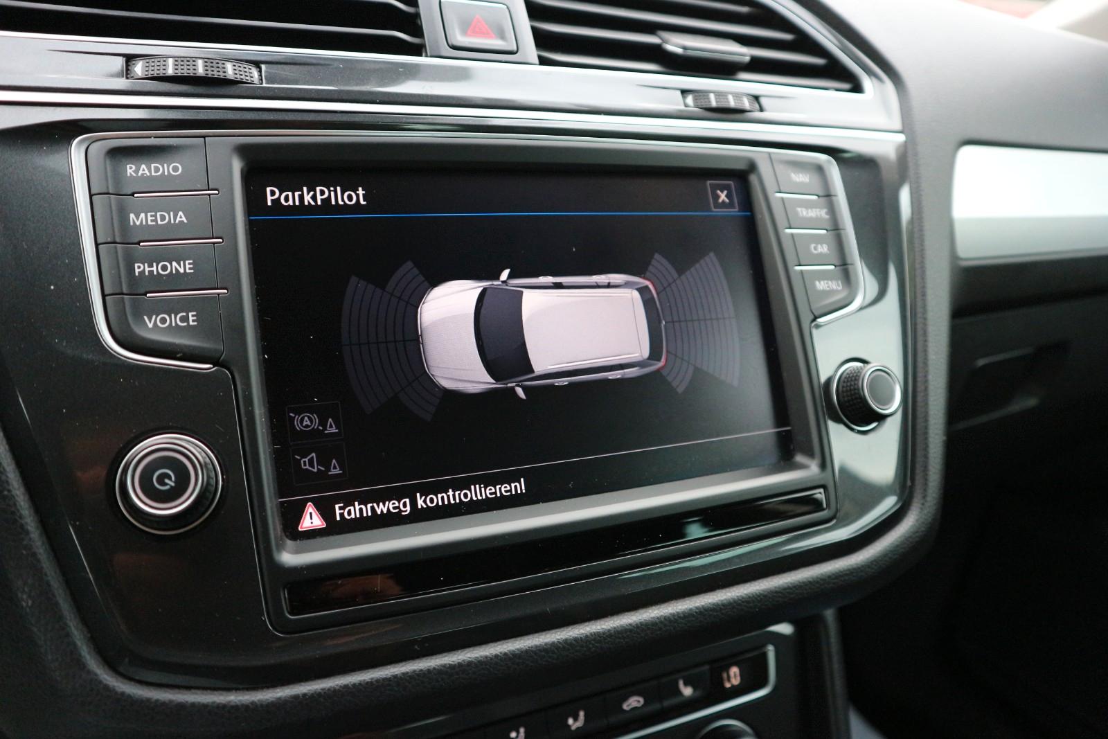 Volkswagen Tiguan 4Motion DSG Navi ACC PDC AHK CarPlay Spur