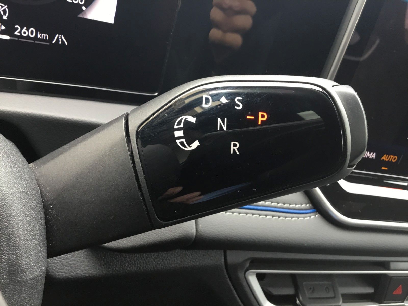 Fahrzeugabbildung Volkswagen Tiguan 2.0 TDI DSG 4M R-Line+AHK+20"+Matrix+Pano