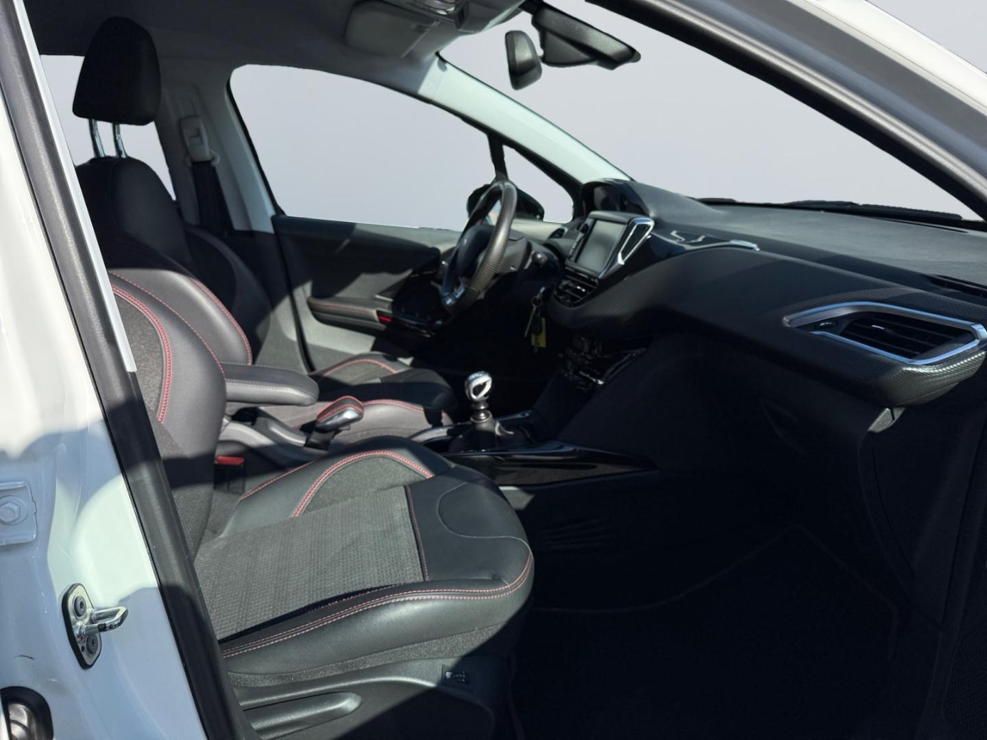 Peugeot 2008 1.2 PureTech 130 GT-Line *CarPlay*SHZ*PDC*