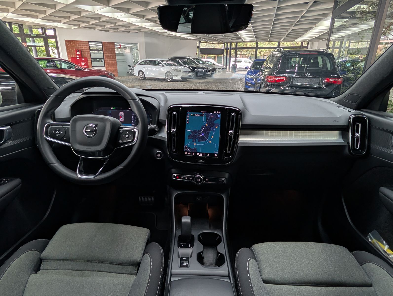 Fahrzeugabbildung Volvo XC40 B3 Core Winter-Pk. LED*VC*KEYLESS*SOUND*18"