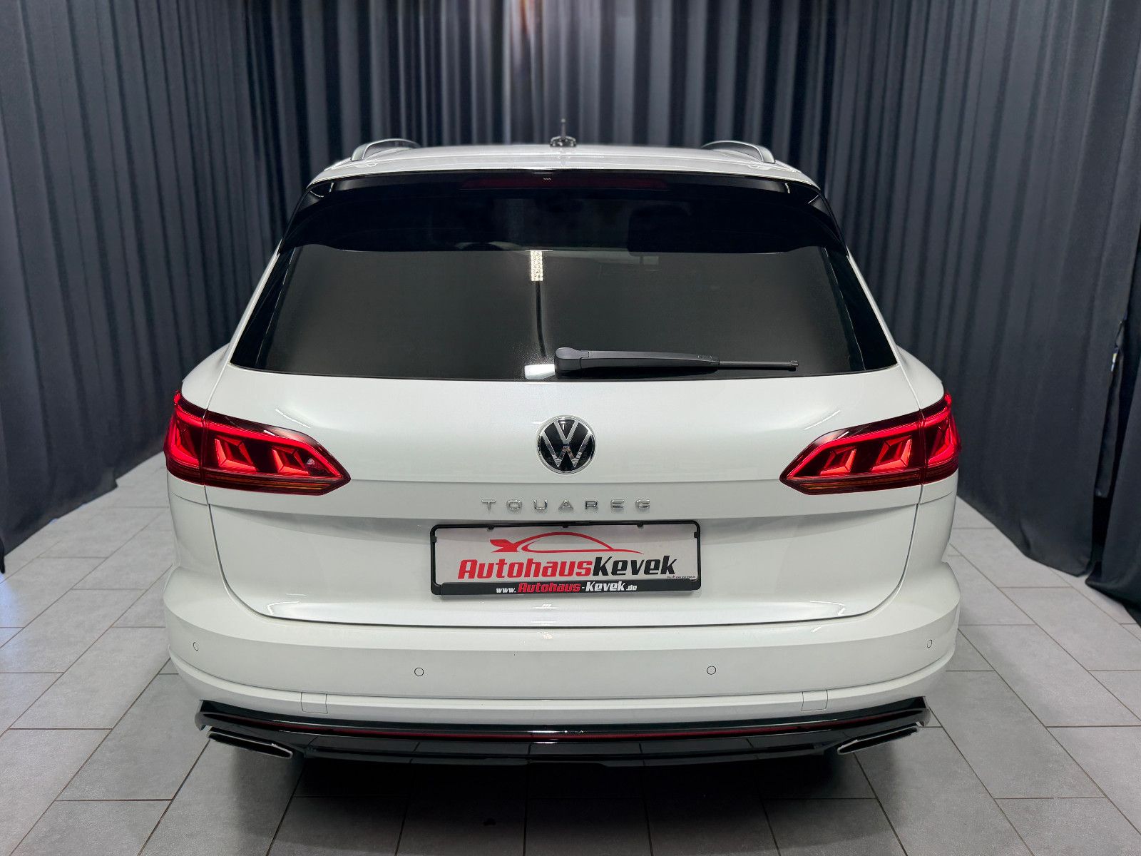 Fahrzeugabbildung Volkswagen Touareg R-Line 4Motion|PANO|NIGHT|LAST EDITION|