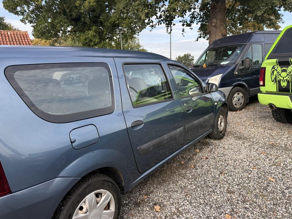 Dacia Logan 2011 — photo 14