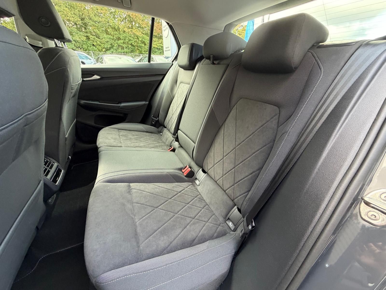 Fahrzeugabbildung Volkswagen Golf 2.0 TDI Style DSG >ALCANT+MEMO+LED+SHZ+ACC+