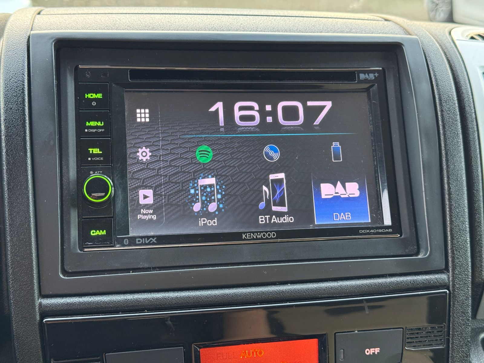 Fahrzeugabbildung Pössl SUMMIT 600 PLUS SCHWENKBAD KAMERA QUERBETT LED