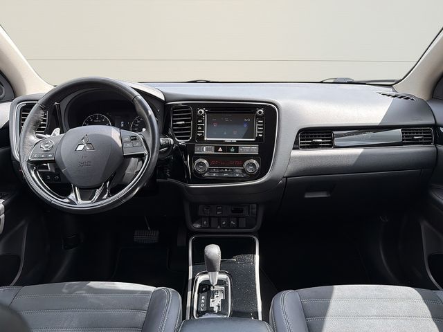 Mitsubishi Outlander Edition+ 2WD+LED+AHK+Carplay+Leder+Len