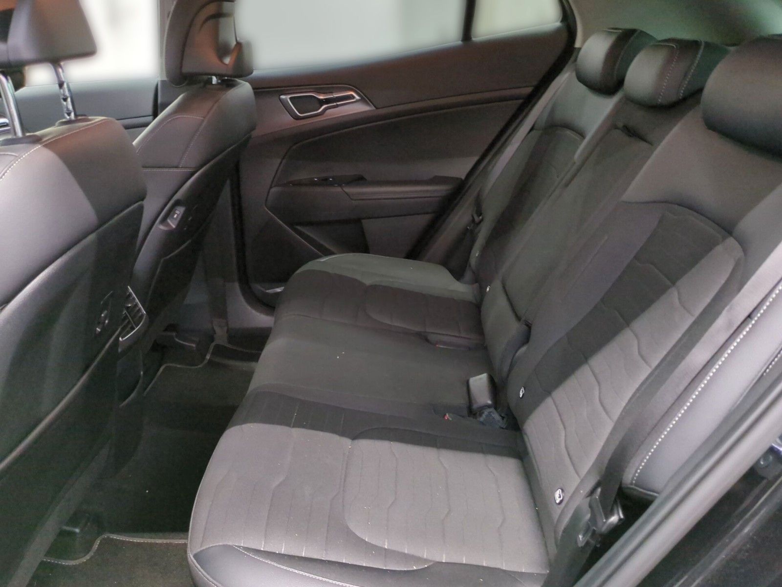 Fahrzeugabbildung Kia SPORTAGE 1.6T 2WD VISION KOM