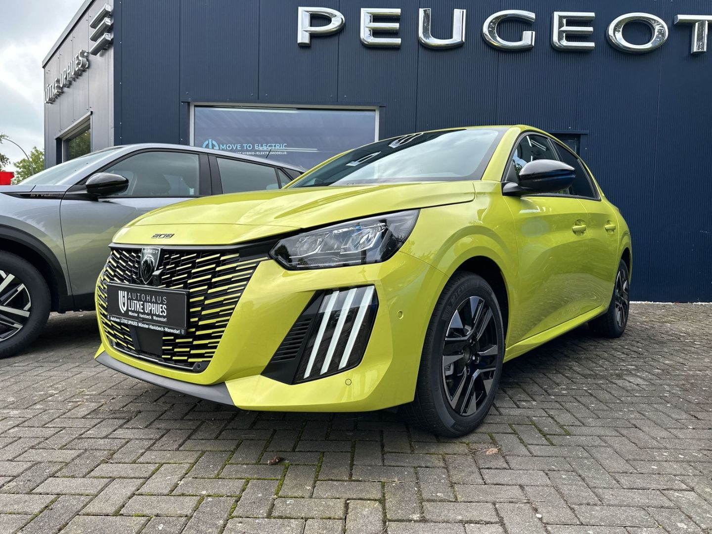 Fahrzeugabbildung Peugeot 208 Allure Hybrid 110 e-DSC6 Navi  ACC CarPlay
