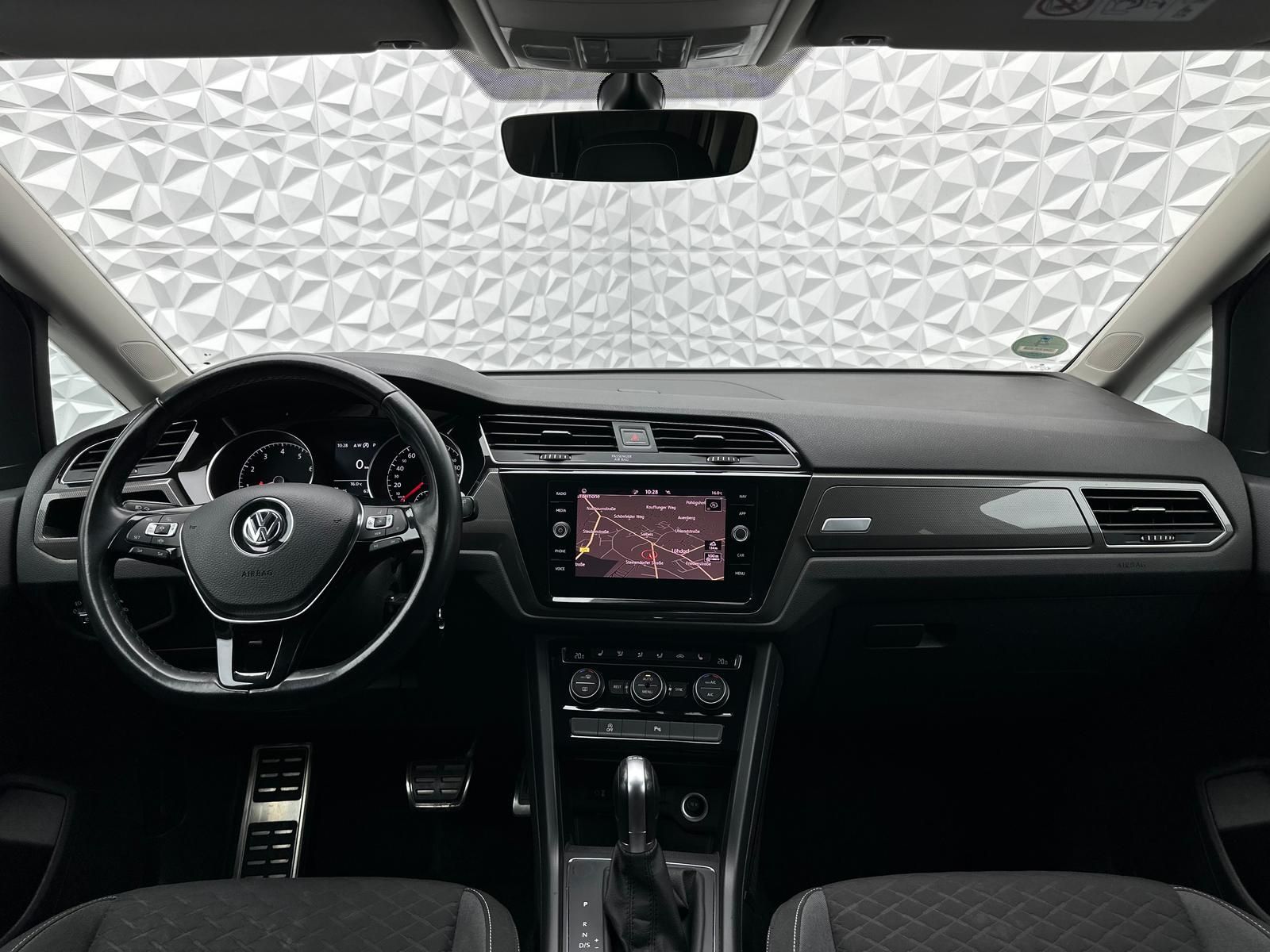 Fahrzeugabbildung Volkswagen TOURAN 1.5 TSI JOIN/7-SITZE/AHK/ACC/RCAM/NAV/DSG