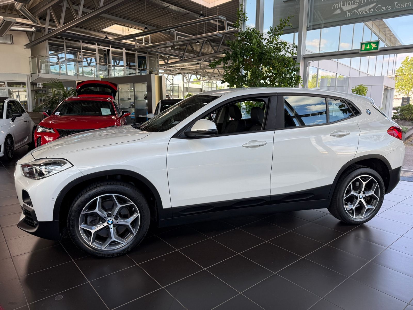 Fahrzeugabbildung BMW X2 sDrive 20 i HUD LEDER KAM LED 18"
