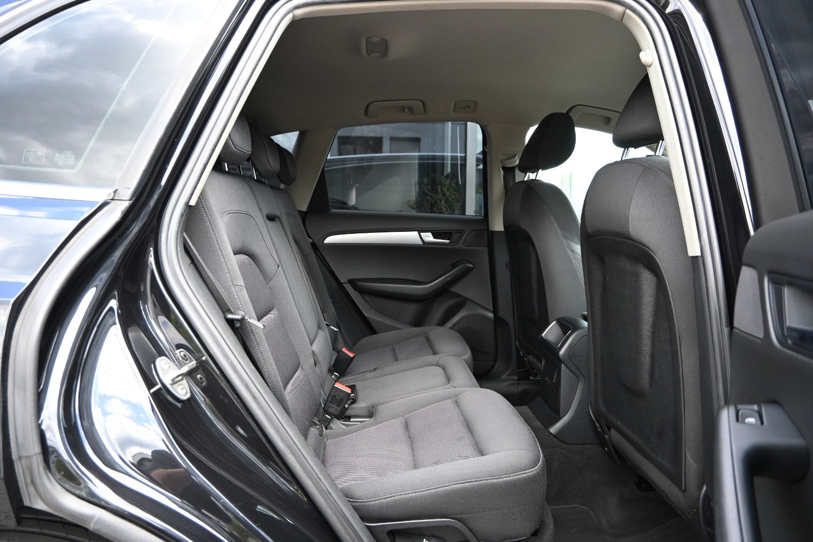 Fahrzeugabbildung Audi Q5 2.0 TDI quattro 6-Gang °STANDHEIZUNG°XENON°