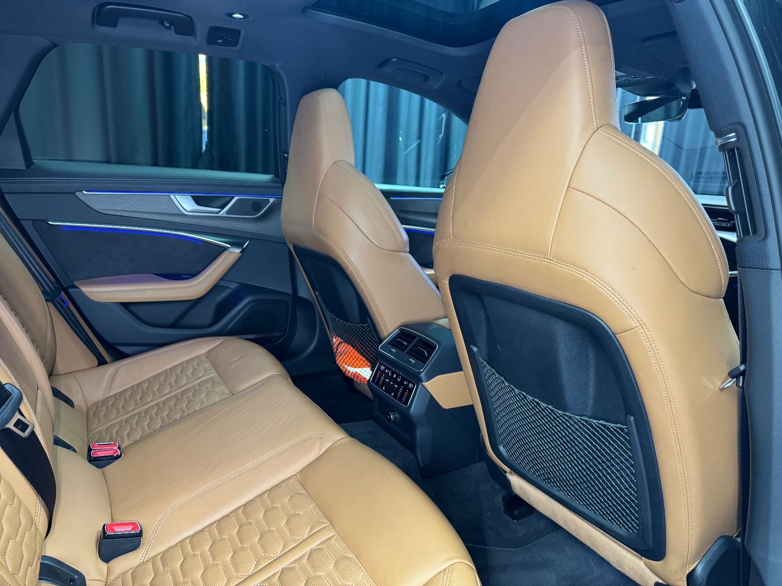 Fahrzeugabbildung Audi RS6 Avant 4.0 TFSI quattro|PANO|MATRIX|ACC|VOLL