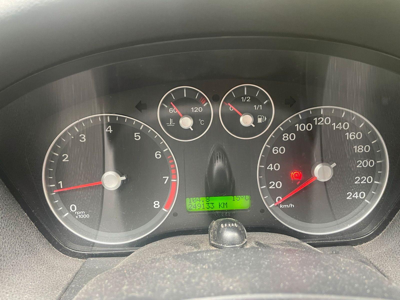 Ford Focus 2005 — photo 9