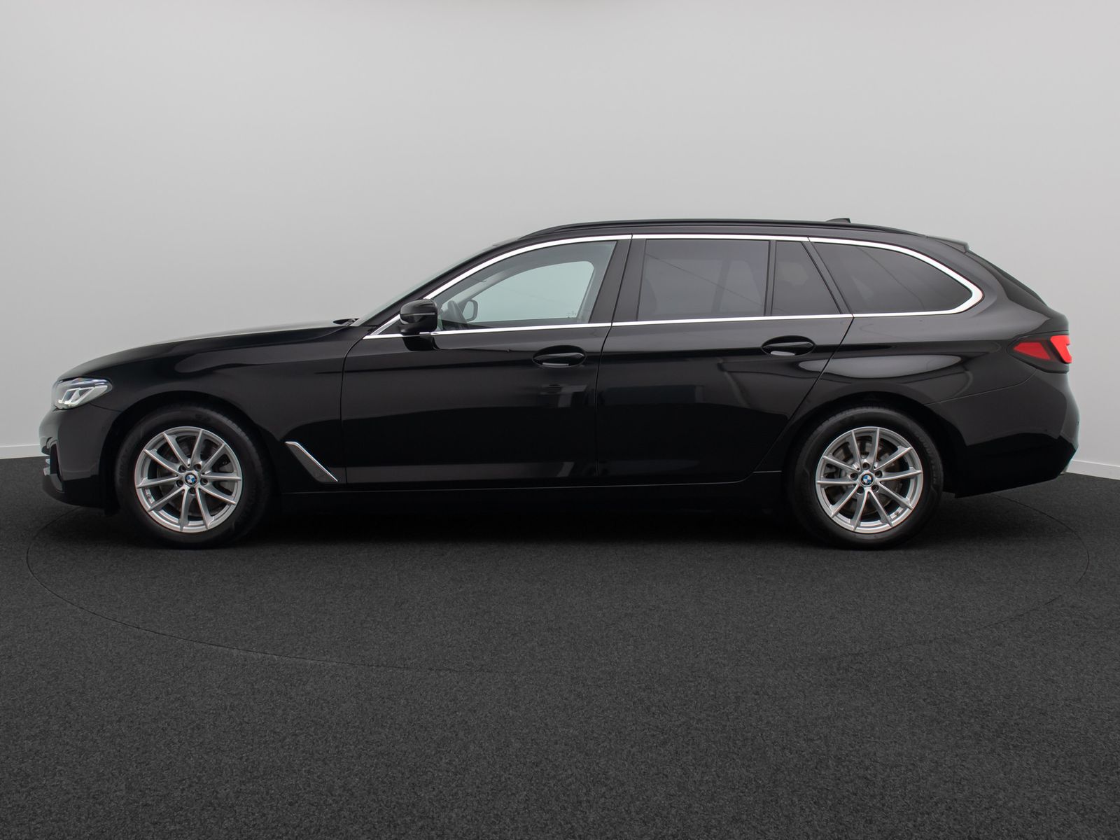 Fahrzeugabbildung BMW 520d Kamera Laser HUD DAB 4xKlima Alarm Komfort