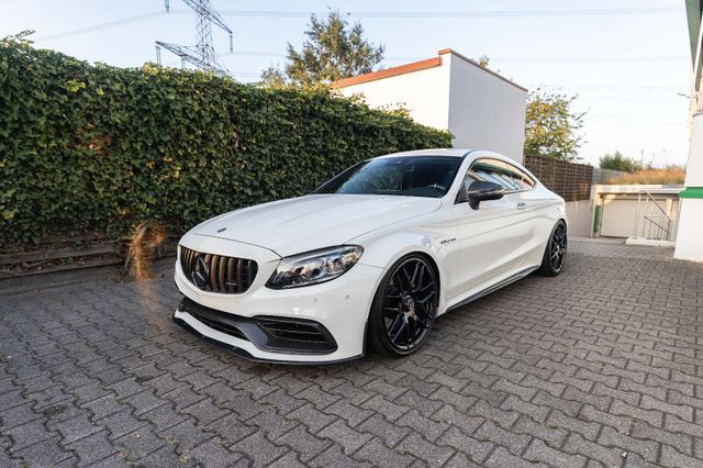 Mercedes-Benz C 63 AMG Coupe CARBON+AERO+BURMESTER+MEMORY+MULT