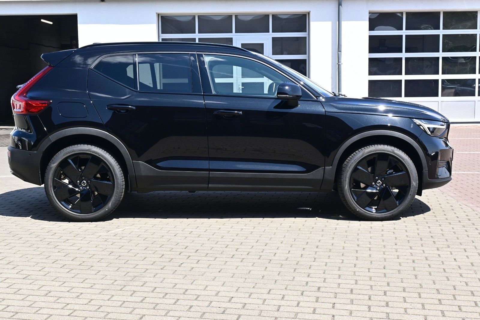Fahrzeugabbildung Volvo XC40 B3 DKG Plus Black Edition*PANO*360°*ACC