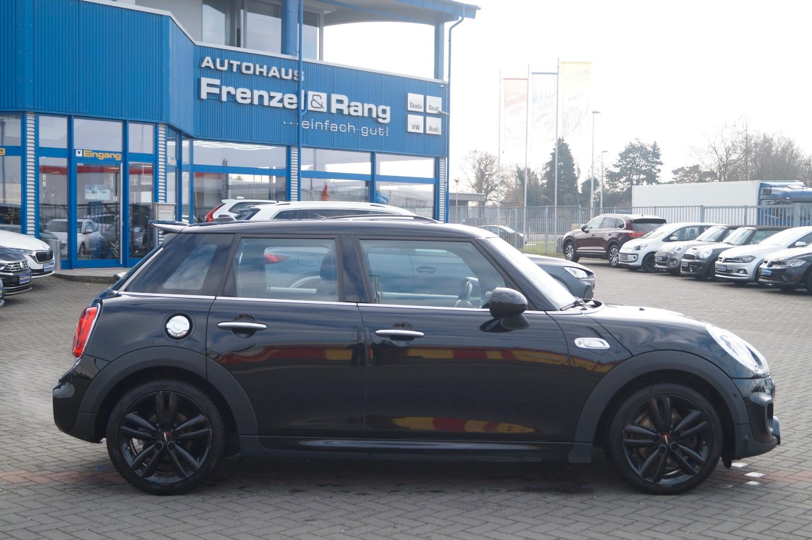 MINI Cooper S 5-trg. *JCW Paket*Kamera*Allwetter*Pano