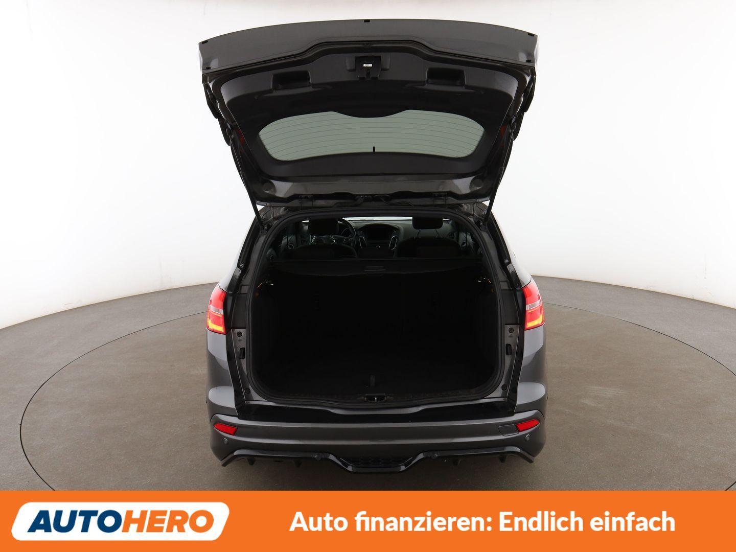 Ford Focus 1.0 EcoBoost ST-Line *NAVI*XENON*TEMPO*PDC