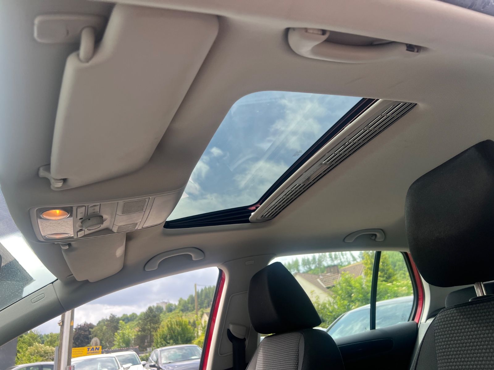 Fahrzeugabbildung Volkswagen Golf VI 1.6 Comfortline * SCHIEBEDACH *1.HAND*