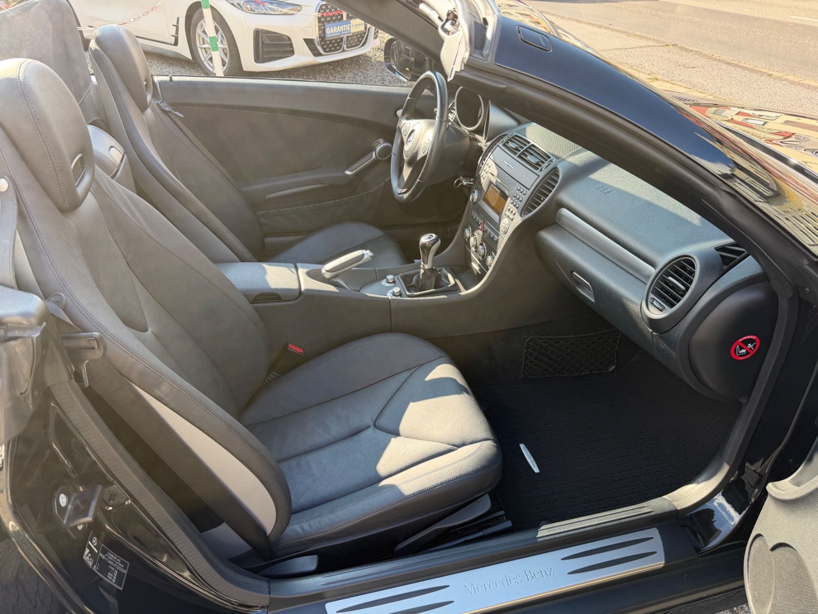 Fahrzeugabbildung Mercedes-Benz SLK 200 Kompressor 18 ZOLL LEDER AIRSCARF TEMPOM