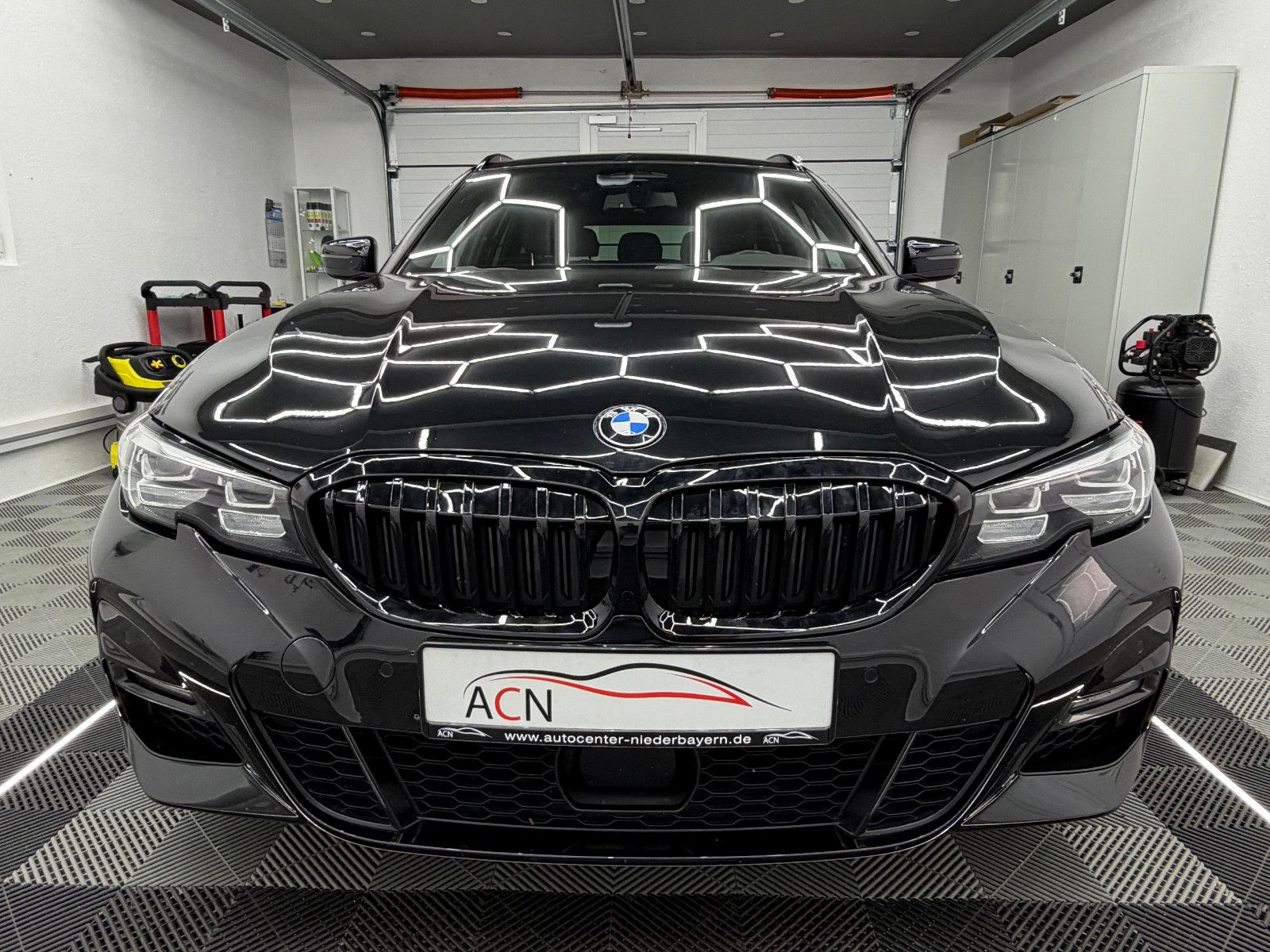 Fahrzeugabbildung BMW 320d xDrive M-SPORT/STZHG/AHK/DRIVING ASS+/DISPL