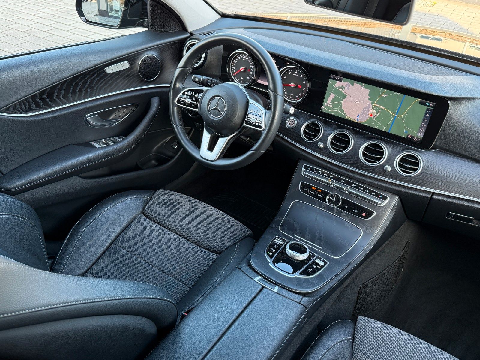 Fahrzeugabbildung Mercedes-Benz T-Modell E 200,Navi,Sitzh.