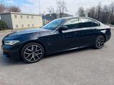 BMW 545e xDrive -M sport - blaue BMW 545