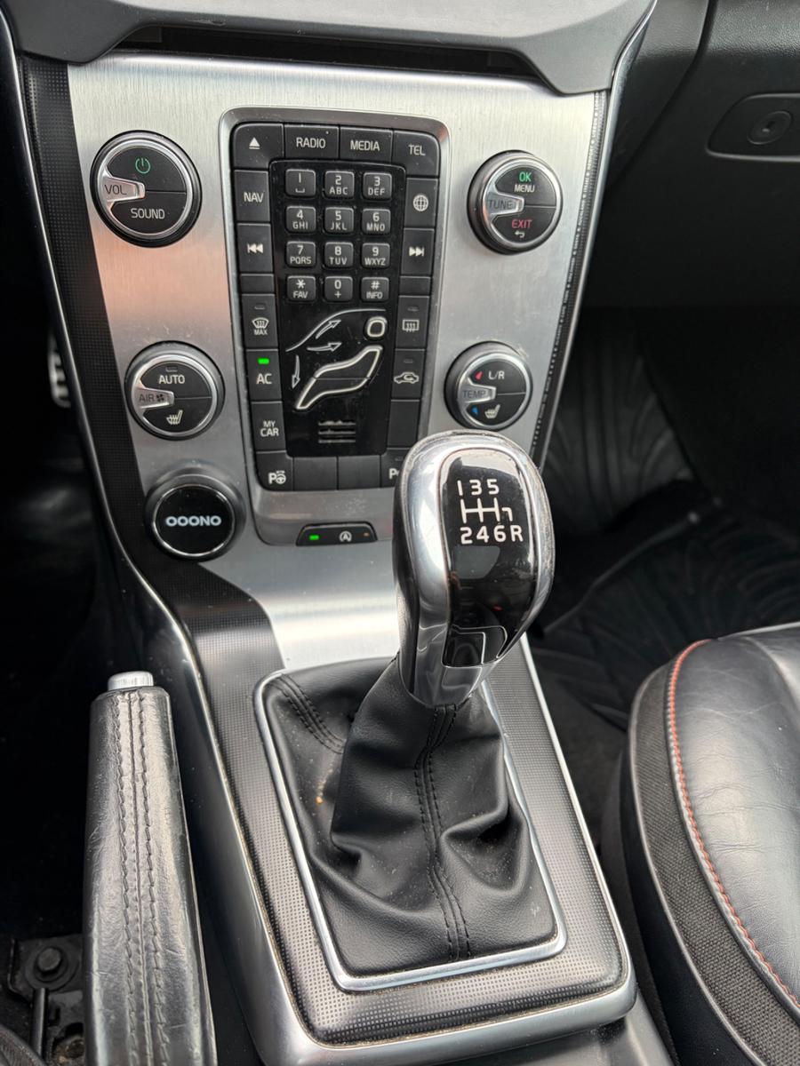 Volvo V40 Cross Country 2015 — фото 18