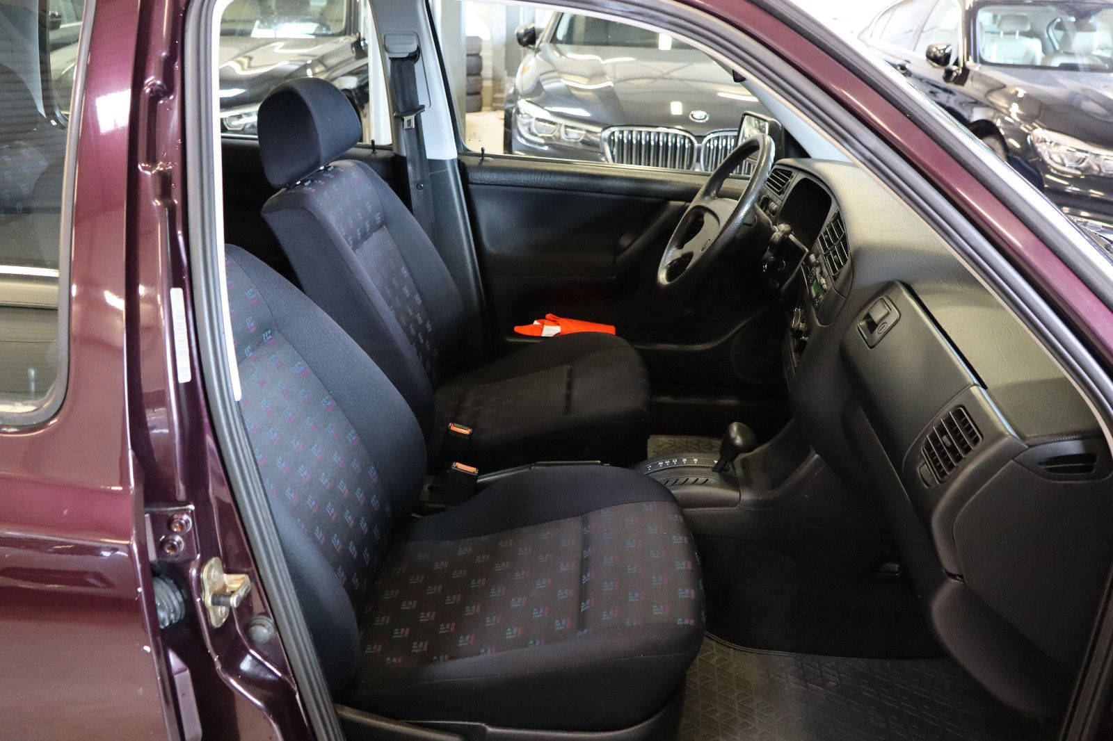 Fahrzeugabbildung Volkswagen Golf 1.8 Savoy Benziner Aut Klima