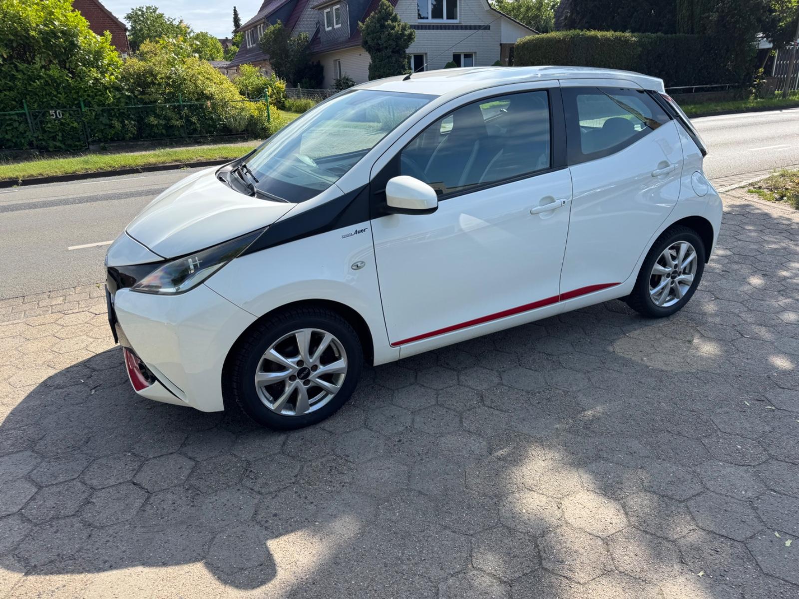 Toyota Aygo x-play touch *Kamera+1.Hand+Scheckheft+PDC