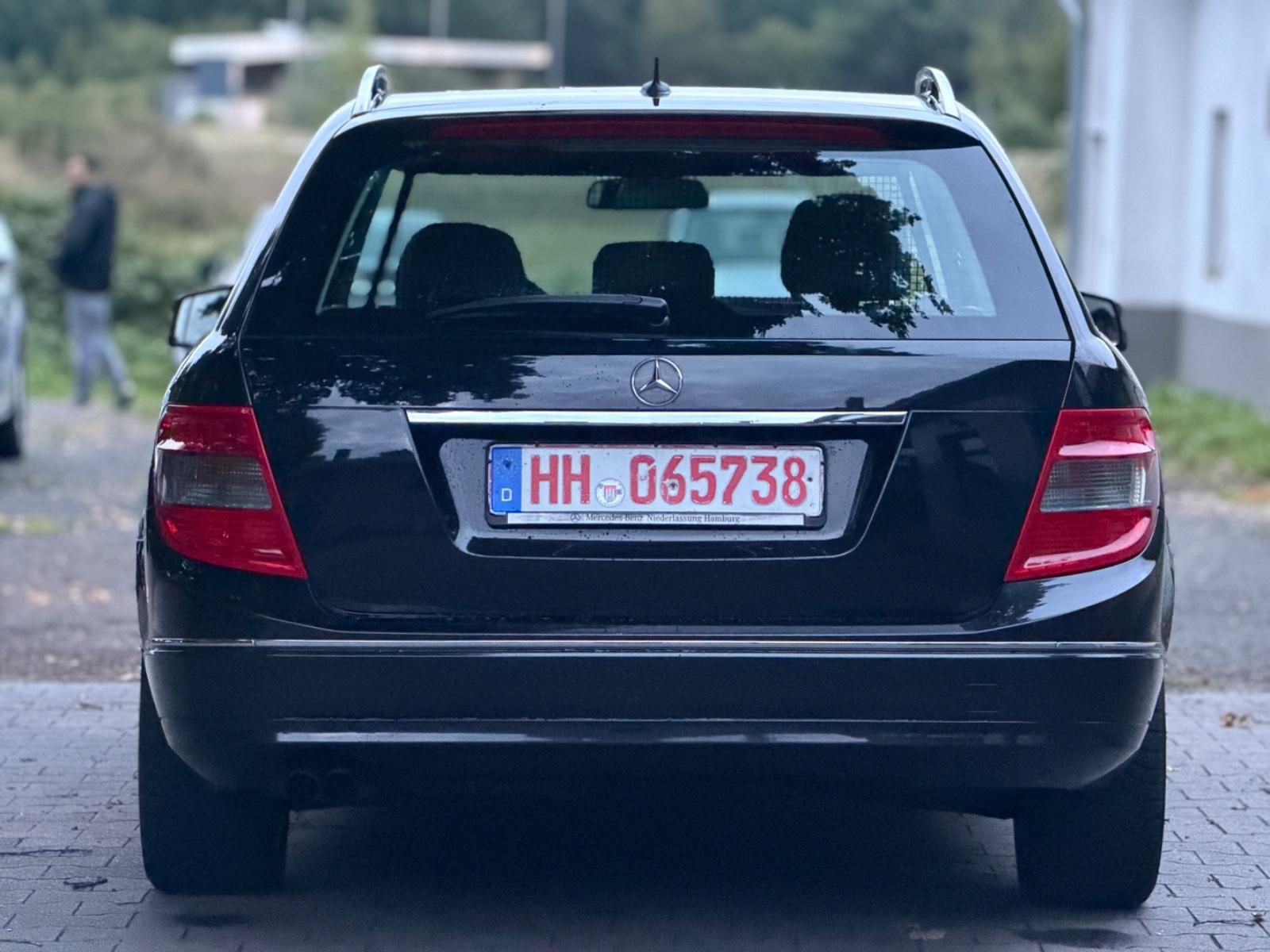 Mercedes-Benz C180 2009 — photo 11