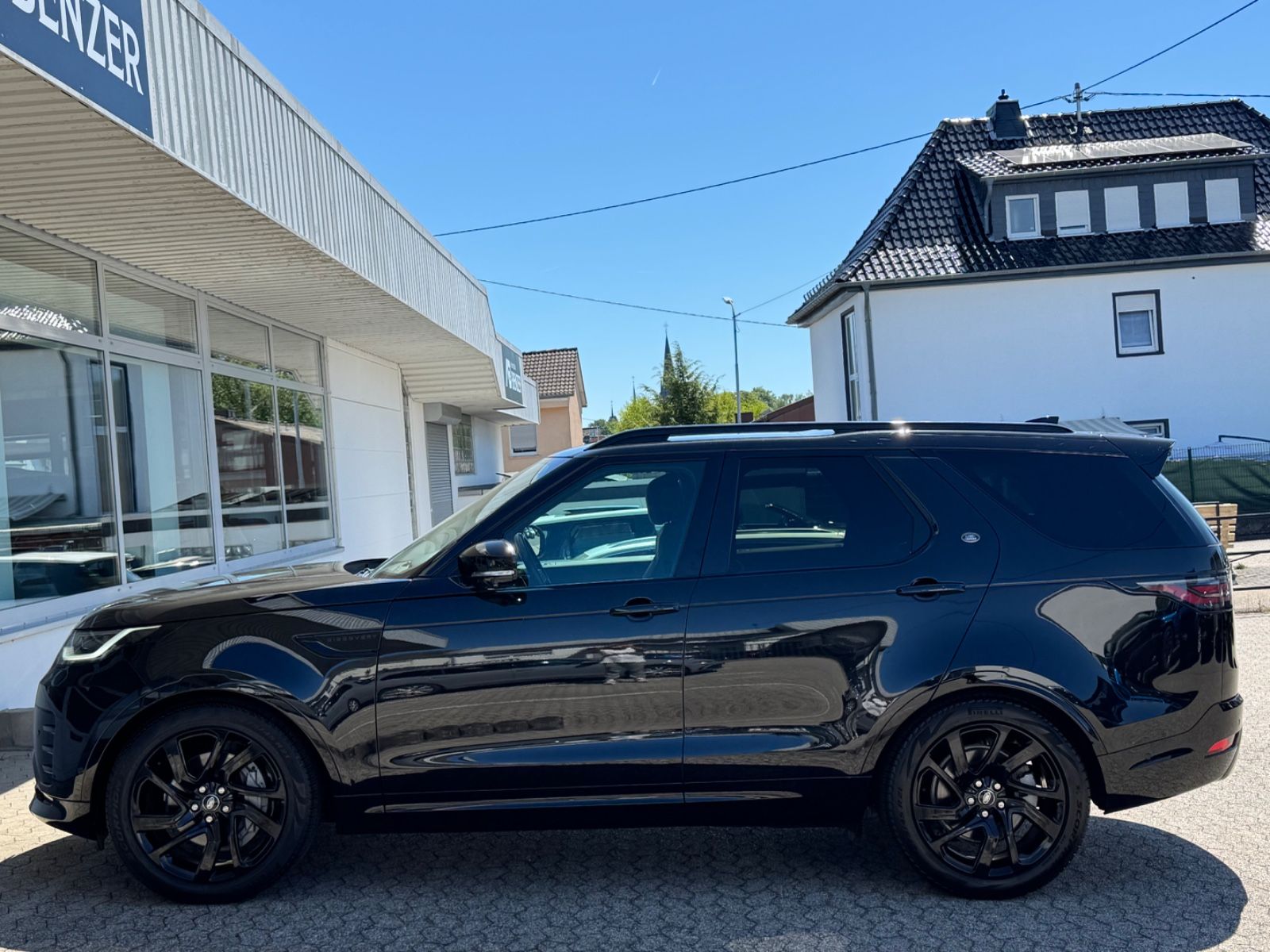 Fahrzeugabbildung Land Rover Discovery  R-Dynamic AWD/7-SITZER/360'°Cam/AHK