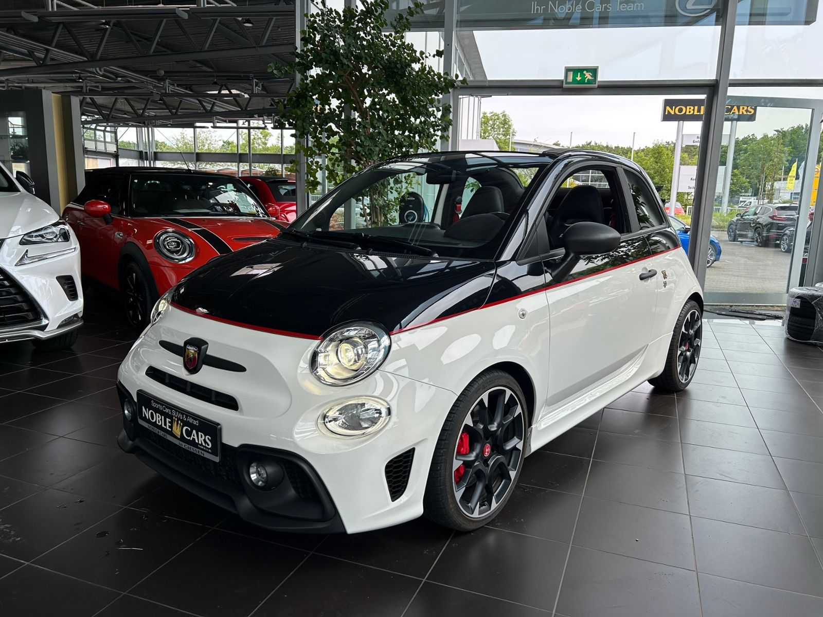 Fahrzeugabbildung Abarth 595C Competizione XENON NAVI Beats ALU