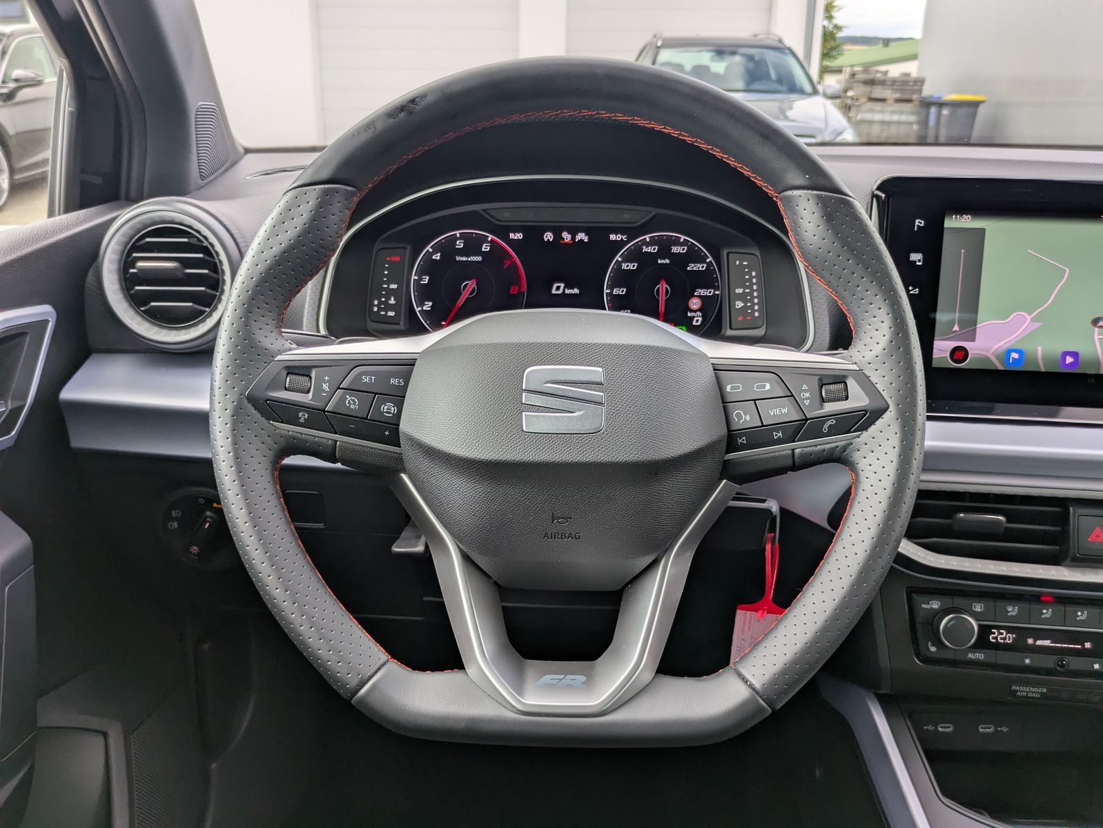 Fahrzeugabbildung SEAT Arona 1.0 TSI FR DSG AHK*ACC*LED*APP*DAB*KAMERA