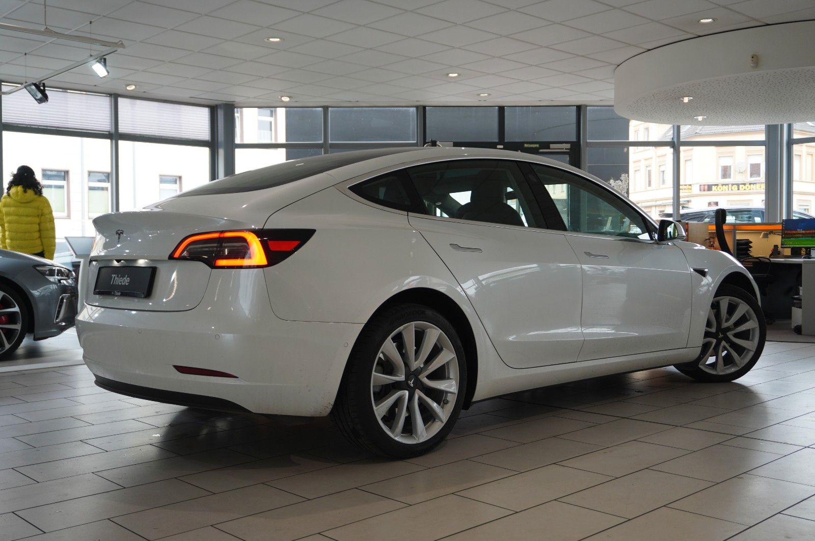 Fahrzeugabbildung Tesla Model 3 Standard Range Plus NAVI/KAMERA/SH/PANO