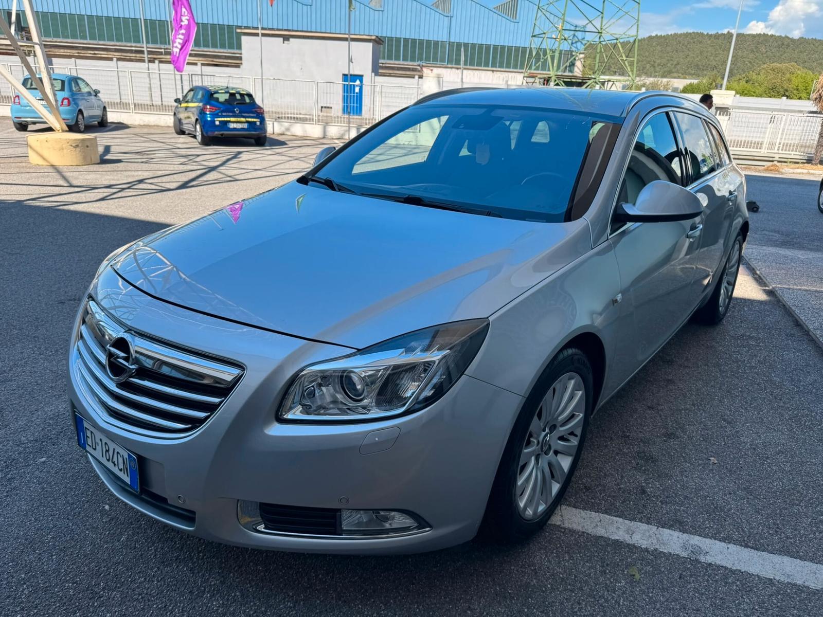 Opel Insignia 2010 — rear view